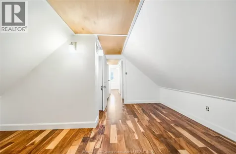 1153 Gladstone Avenue Windsor ON N9A 2R9