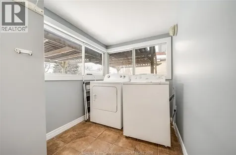 1153 Gladstone Avenue Windsor ON N9A 2R9