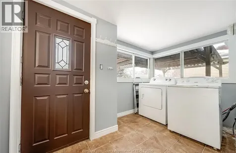 1153 Gladstone Avenue Windsor ON N9A 2R9
