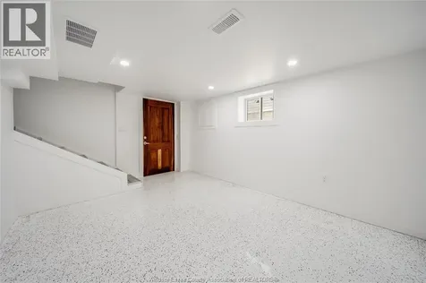1153 Gladstone Avenue Windsor ON N9A 2R9