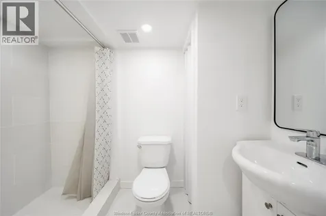 1153 Gladstone Avenue Windsor ON N9A 2R9