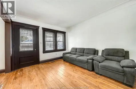 1153 Gladstone Avenue Windsor ON N9A 2R9