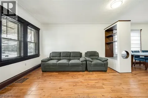 1153 Gladstone Avenue Windsor ON N9A 2R9