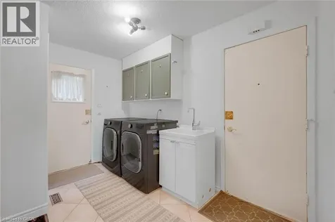 6366 Miller's Grove Mississauga ON L5N 3M7