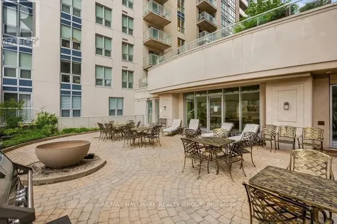 242 Rideau Street Ottawa ON K1N 0B7
