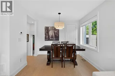 423 Smith Lane Oakville ON L6L 4X1