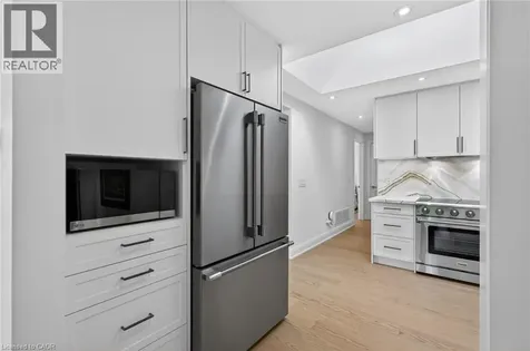 423 Smith Lane Oakville ON L6L 4X1
