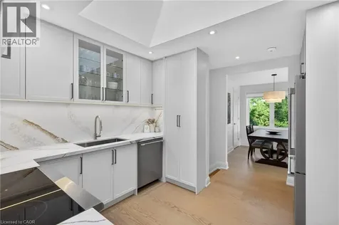 423 Smith Lane Oakville ON L6L 4X1