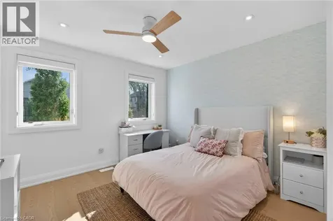 423 Smith Lane Oakville ON L6L 4X1