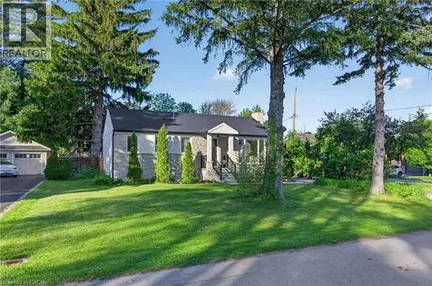 423 Smith Lane Oakville ON L6L 4X1
