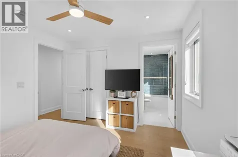 423 Smith Lane Oakville ON L6L 4X1