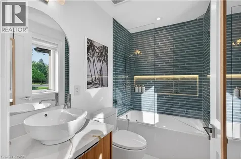 423 Smith Lane Oakville ON L6L 4X1