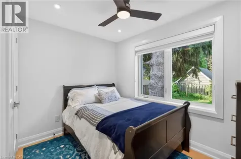 423 Smith Lane Oakville ON L6L 4X1