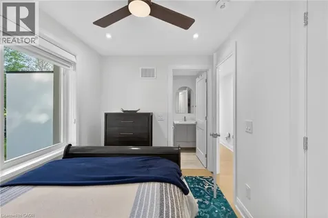 423 Smith Lane Oakville ON L6L 4X1