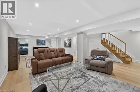 423 Smith Lane Oakville ON L6L 4X1