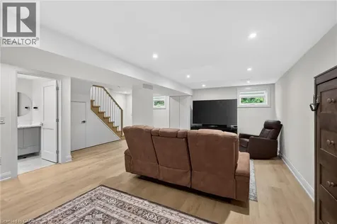 423 Smith Lane Oakville ON L6L 4X1