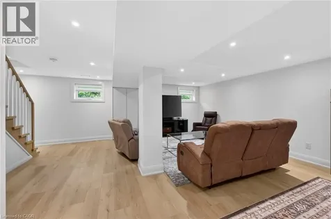 423 Smith Lane Oakville ON L6L 4X1