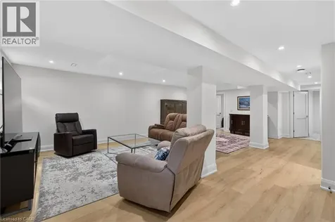 423 Smith Lane Oakville ON L6L 4X1