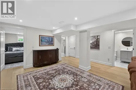 423 Smith Lane Oakville ON L6L 4X1