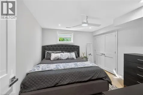 423 Smith Lane Oakville ON L6L 4X1