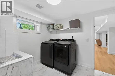 423 Smith Lane Oakville ON L6L 4X1