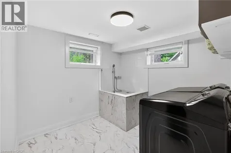 423 Smith Lane Oakville ON L6L 4X1