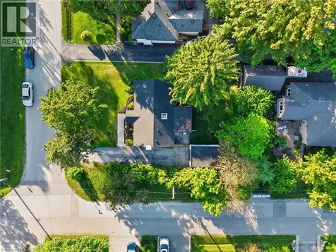 423 Smith Lane Oakville ON L6L 4X1