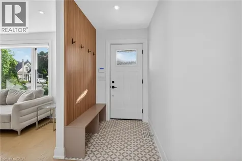 423 Smith Lane Oakville ON L6L 4X1