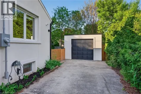 423 Smith Lane Oakville ON L6L 4X1