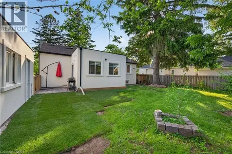 423 Smith Lane Oakville ON L6L 4X1