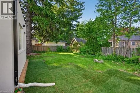 423 Smith Lane Oakville ON L6L 4X1