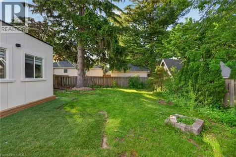 423 Smith Lane Oakville ON L6L 4X1