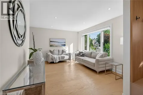 423 Smith Lane Oakville ON L6L 4X1