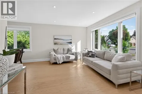423 Smith Lane Oakville ON L6L 4X1