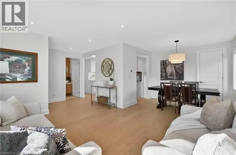 423 Smith Lane Oakville ON L6L 4X1