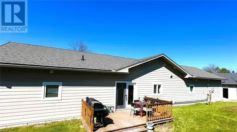 14 Maplewood Trail Kagawong ON P0P 1J0