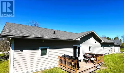 14 Maplewood Trail Kagawong ON P0P 1J0