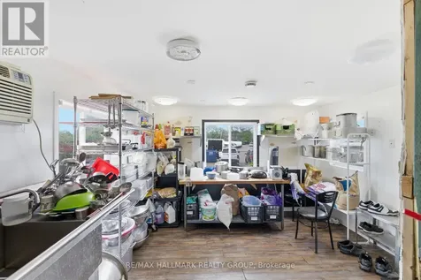 912 St Laurent Boulevard South Ottawa ON K1K 3B3