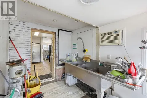 912 St Laurent Boulevard South Ottawa ON K1K 3B3