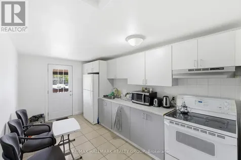 912 St Laurent Boulevard South Ottawa ON K1K 3B3