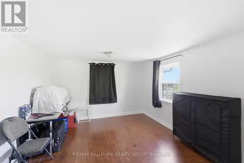 912 St Laurent Boulevard South Ottawa ON K1K 3B3