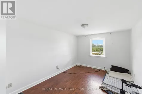 912 St Laurent Boulevard South Ottawa ON K1K 3B3