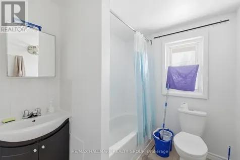 912 St Laurent Boulevard South Ottawa ON K1K 3B3