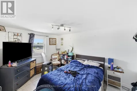 912 St Laurent Boulevard South Ottawa ON K1K 3B3