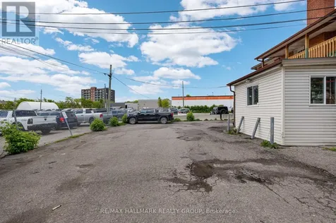 912 St Laurent Boulevard South Ottawa ON K1K 3B3