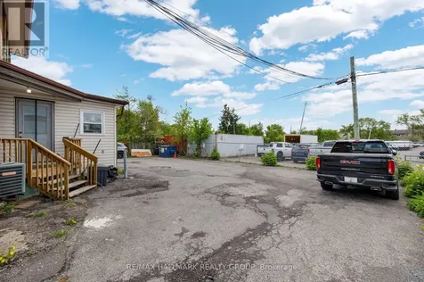 912 St Laurent Boulevard South Ottawa ON K1K 3B3