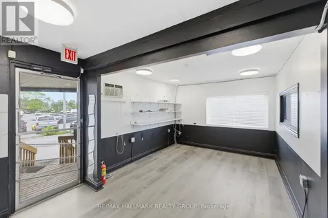 912 St Laurent Boulevard South Ottawa ON K1K 3B3