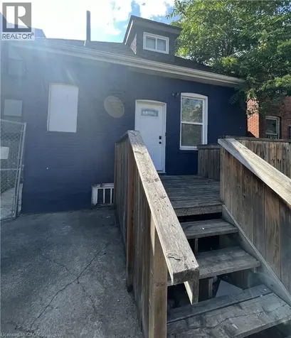 44 Madison Avenue Hamilton ON L8L 5Y4