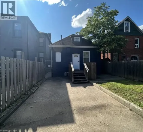 44 Madison Avenue Hamilton ON L8L 5Y4