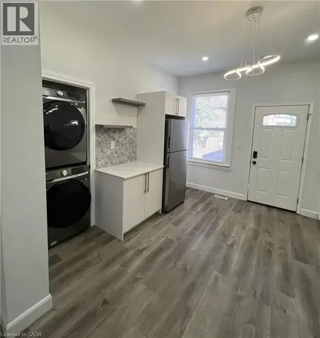 44 Madison Avenue Hamilton ON L8L 5Y4